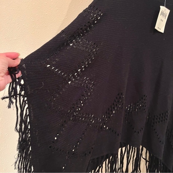NWT LUCKY BRAND Knitted Black Fringe Poncho with Tassels women size S - Picture 4 of 10
